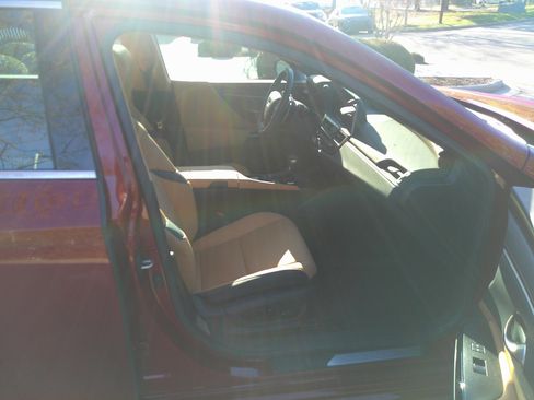 Used 2025 Lexus ES 300h w/ Premium Package image 38