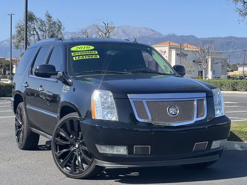 Used 2010 Cadillac Escalade Premium image 28