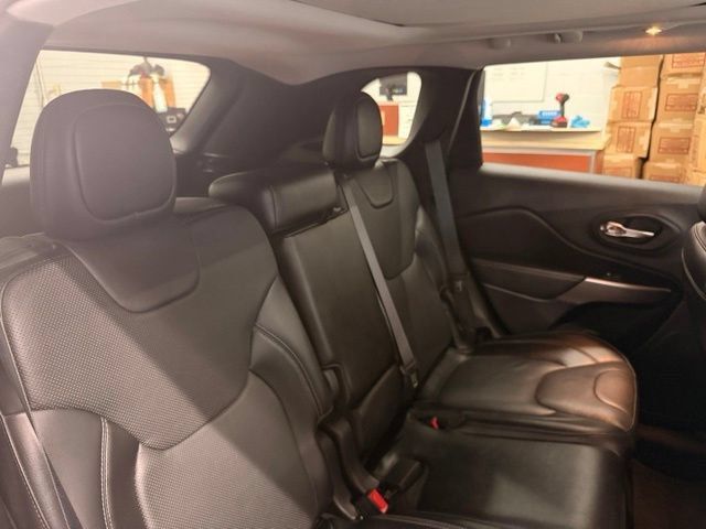 Used 2021 Jeep Cherokee Limited w/ Elite Package AWD/4WD image 24