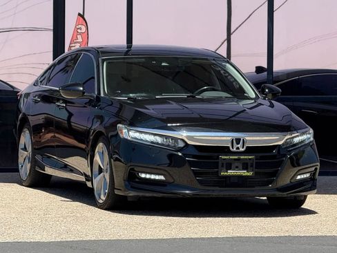 Used 2018 Honda Accord Touring image 17