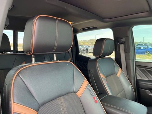 Used 2024 GMC Canyon AT4 w/ Technology Package AWD/4WD image 30