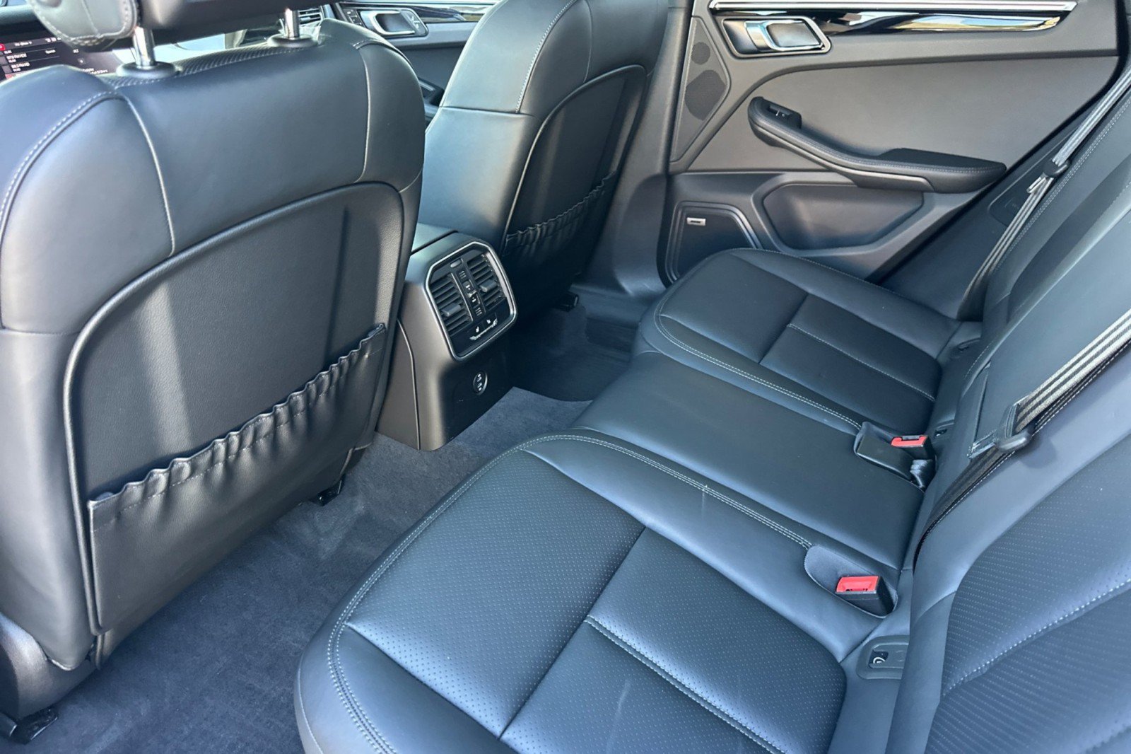 Certified 2023 Porsche Macan S AWD/4WD image 13