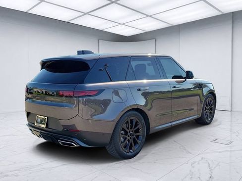 Used 2024 Land Rover Range Rover Sport SE AWD/4WD image 4