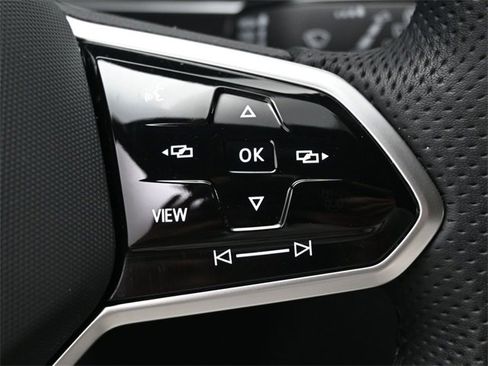 Used 2024 Volkswagen Tiguan SE R-Line image 18