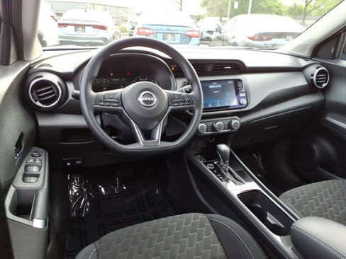 Used 2023 Nissan Kicks SV FWD image 5