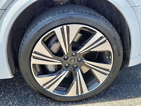 Used 2024 Audi Q8 e-tron Prestige w/ Prestige Package AWD/4WD image 7