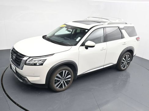 Used 2023 Nissan Pathfinder Platinum w/ Cargo Package AWD/4WD image 30