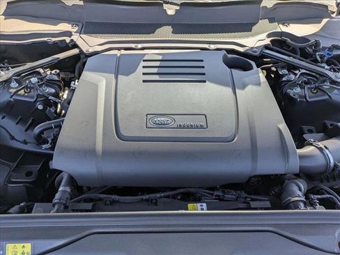 New 2025 Land Rover Discovery Dynamic SE image 18