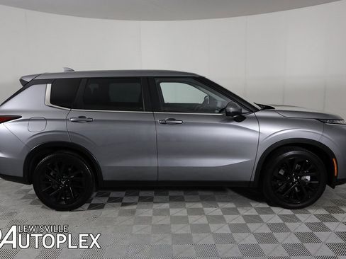 Used 2022 Mitsubishi Outlander SE image 4