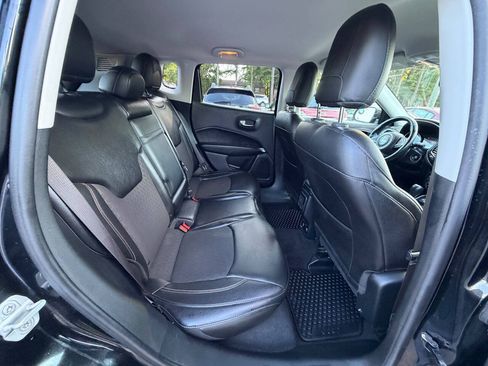 Used 2018 Jeep Compass Latitude w/ Popular Equipment Group AWD/4WD image 8