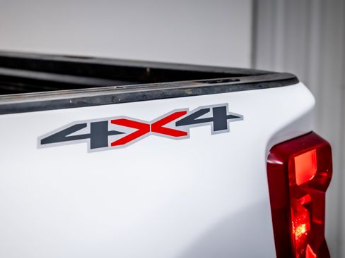 Used 2025 Chevrolet Silverado 3500 LT image 14