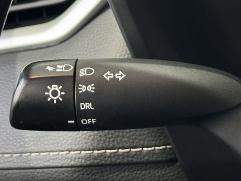 Used 2022 Toyota RAV4 LE FWD image 21