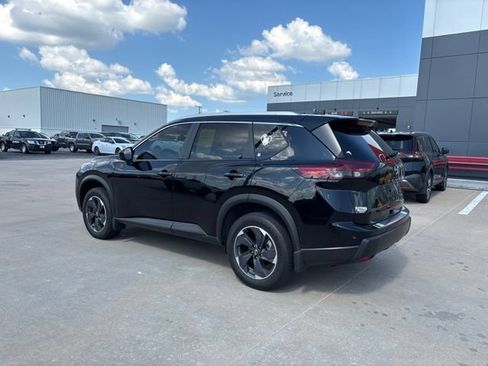 Used 2024 Nissan Rogue SV w/ SV Premium Package AWD/4WD image 4