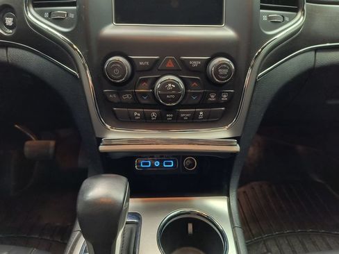 Used 2018 Jeep Grand Cherokee Limited AWD/4WD image 26