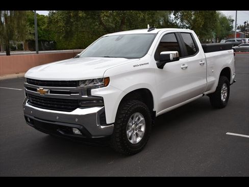Used 2019 Chevrolet Silverado 1500 LT w/ Convenience Package image 3