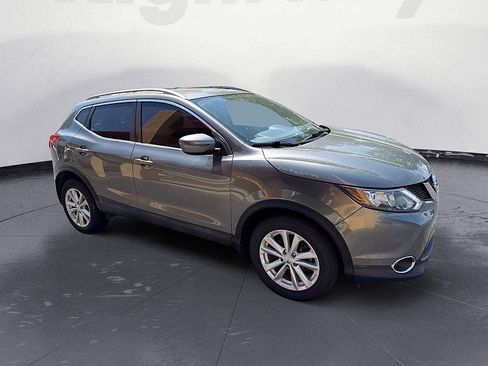 Used 2018 Nissan Rogue Sport SV w/ SV All-Weather Package AWD/4WD image 7