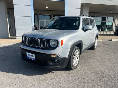 Used 2018 Jeep Renegade Latitude FWD image 1