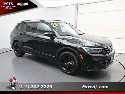 Used 2024 Volkswagen Tiguan SE R-Line AWD/4WD image 2