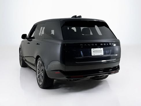 Used 2025 Land Rover Range Rover SE AWD/4WD image 3