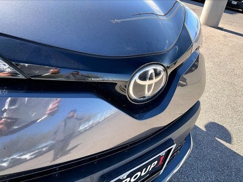 Used 2021 Toyota C-HR XLE image 30