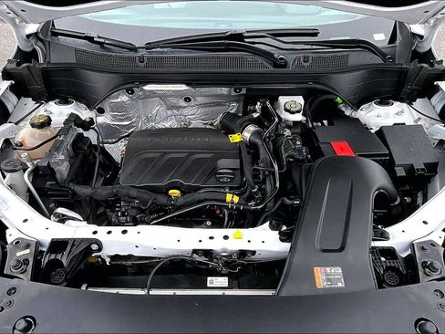 Used 2024 Chevrolet Trax RS w/ Sunroof Package image 9