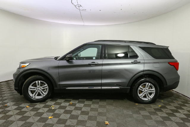 Used 2024 Ford Explorer XLT AWD/4WD image 6