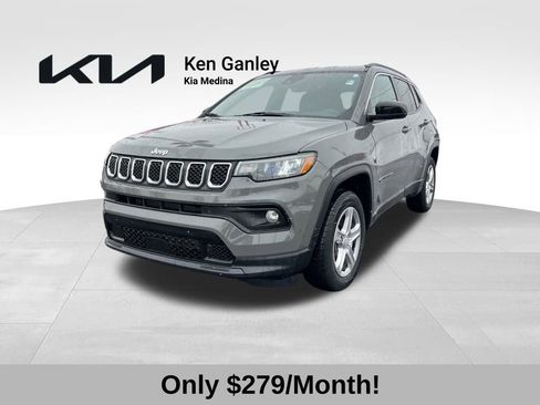 Used 2023 Jeep Compass Latitude image 1