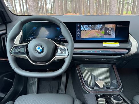 Used 2025 BMW X3 xDrive30i w/ Premium Package image 3