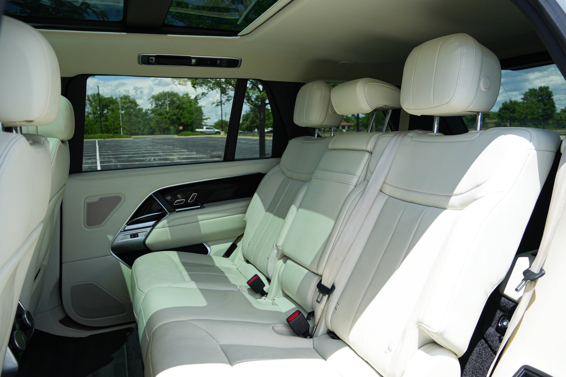 Used 2024 Land Rover Range Rover Long Wheelbase SE AWD/4WD image 22
