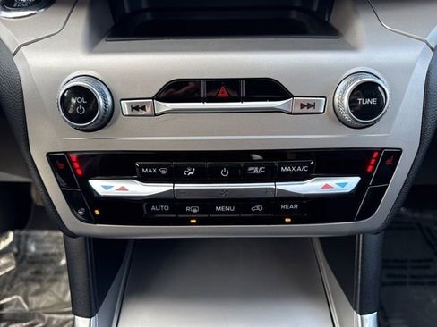 Used 2022 Ford Explorer XLT w/ Equipment Group 202A image 29