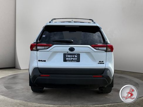 Used 2023 Toyota RAV4 XLE Premium image 6