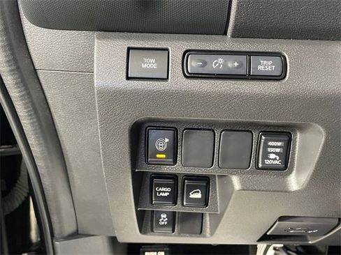 Used 2024 Nissan Frontier SV w/ Technology Package image 14