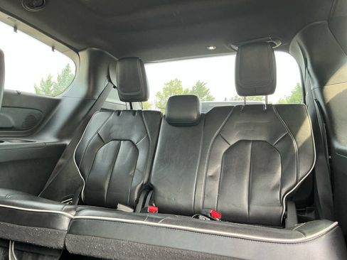 Used 2025 Chrysler Pacifica Limited FWD image 33