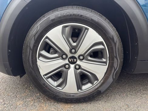 Used 2019 Kia Niro EX FWD image 12