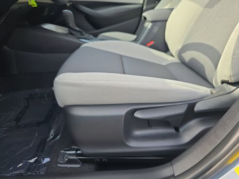 Used 2026 Toyota Corolla LE image 31