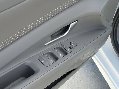 Used 2025 Hyundai Elantra Sport FWD image 21