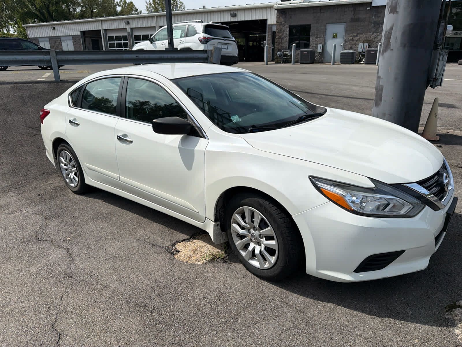 Used 2016 Nissan Altima 2.5 S w/ Power Driver Seat Package FWD image 12