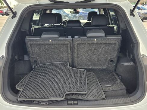 Used 2023 Volkswagen Tiguan SE R-Line image 16