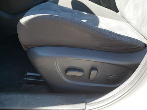 Used 2016 Nissan Rogue SV AWD/4WD image 20