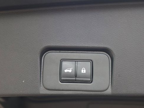 Certified 2025 Nissan Rogue SV image 30