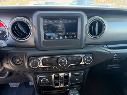 Used 2023 Jeep Wrangler Unlimited Sport image 12