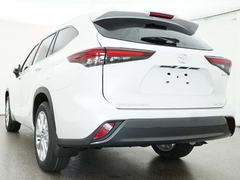 New 2026 Toyota Highlander Limited image 4