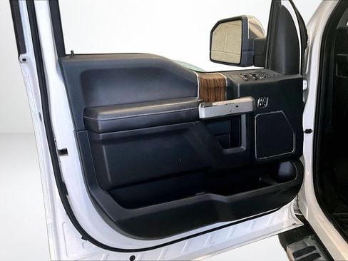 Used 2019 Ford F150 Lariat w/ Equipment Group 502A Luxury AWD/4WD image 19