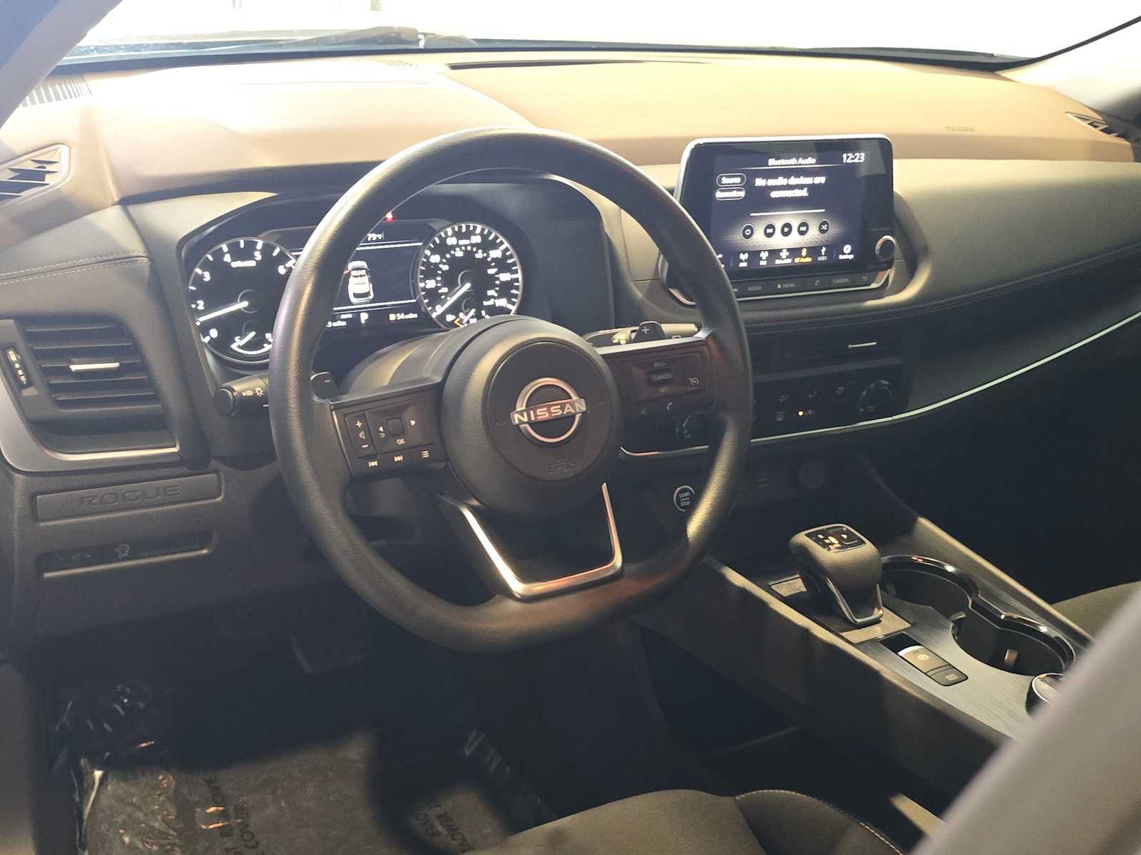 Used 2023 Nissan Rogue S AWD/4WD image 4