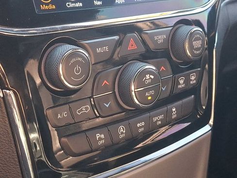 Used 2020 Jeep Grand Cherokee Limited AWD/4WD image 16