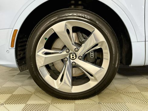 Certified 2023 Bentley Bentayga AWD/4WD image 6