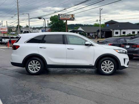 Used 2019 Kia Sorento AWD V6 image 7