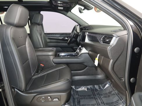 Used 2021 GMC Yukon Denali w/ Advanced Technology Package AWD/4WD image 14
