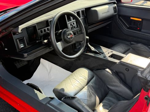 Used 1987 Chevrolet Corvette Convertible RWD image 11