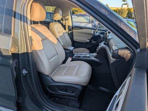 Used 2022 Ford Explorer XLT w/ Equipment Group 202A image 14
